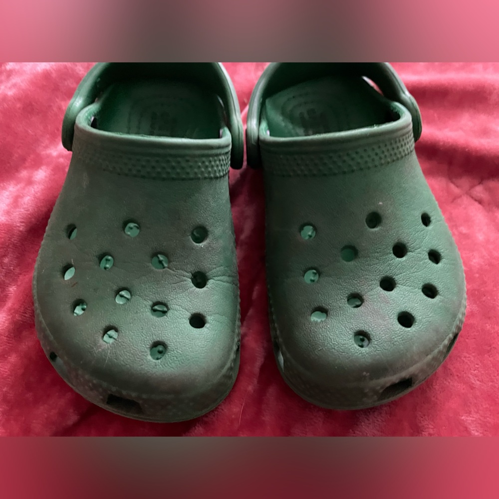 VGUC green crocs - get your sandal on!